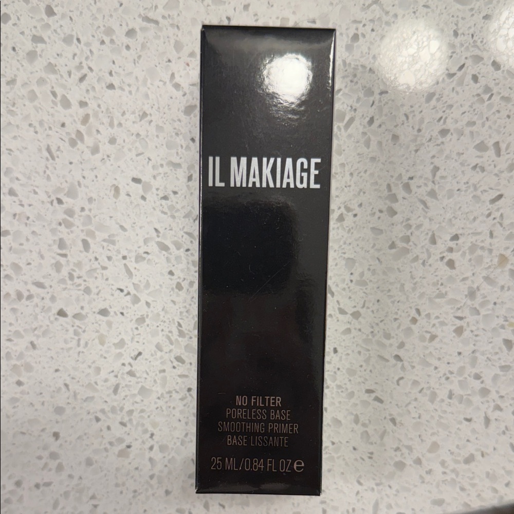 IL MAKIAGE No Filter Poreless Base in Black Packaging
